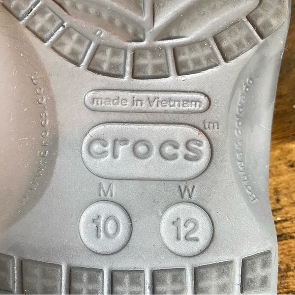 Like New Crocs M10 / W12 - Picture 5 of 6